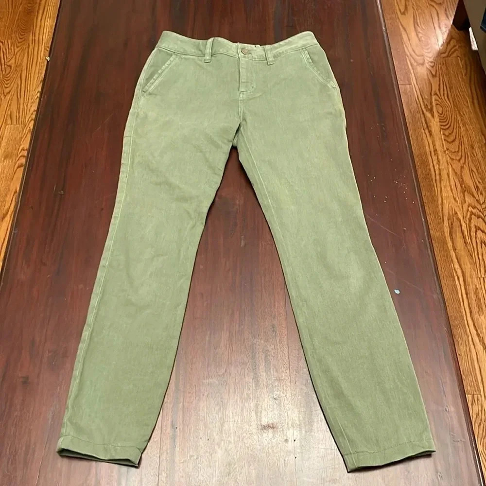 Vineyard Vines green soft chinos cropped size 0
